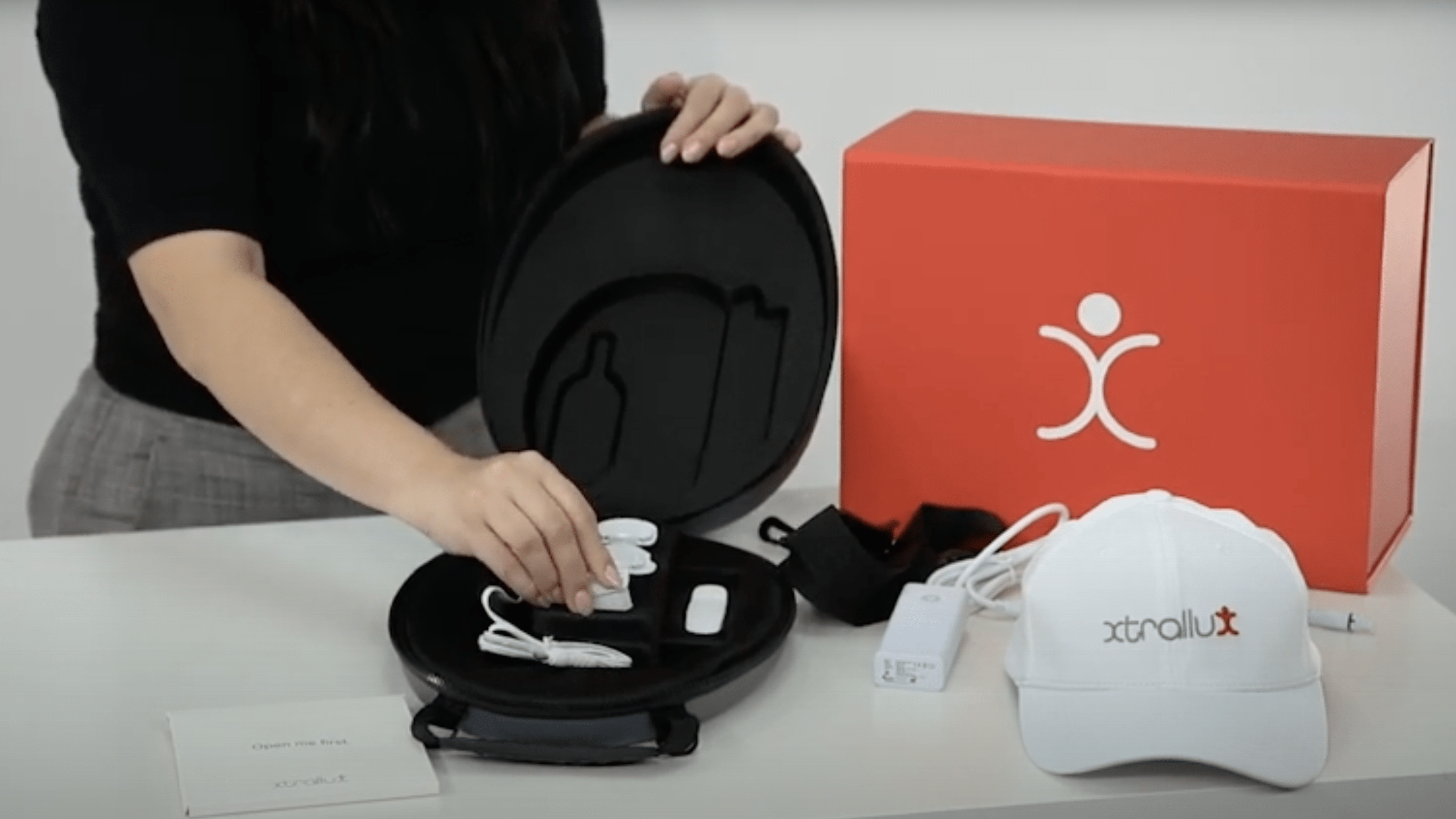 Video | Unboxing your Xtrallux Laser Cap