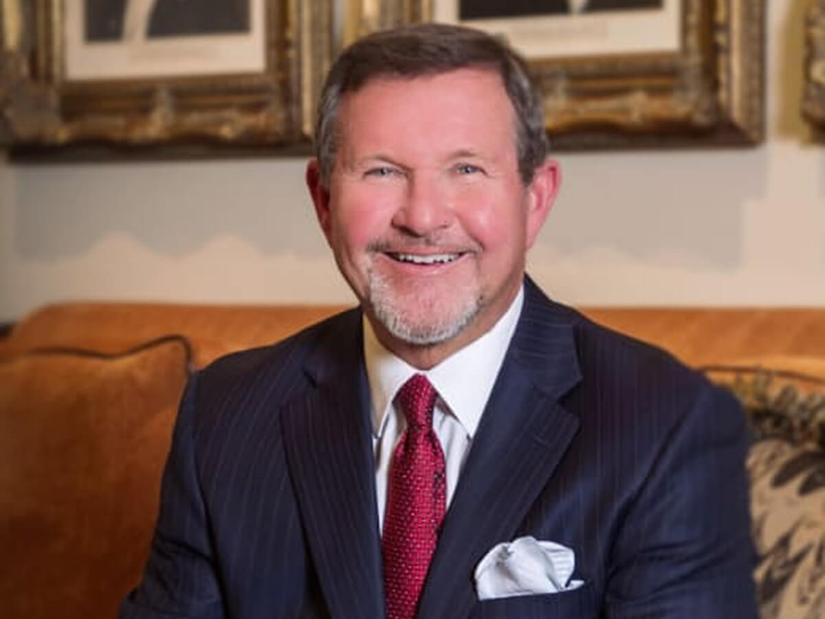Dr. Ken Williams, Hair Transplant Bible Author, Shares Why He Uses the Xtrallux Laser Cap